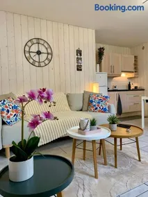 Petite Maison Cosy - Image 1