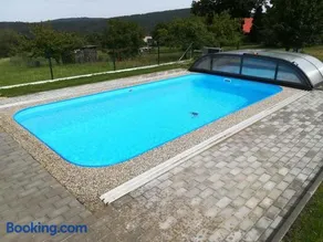 Vila v Brdech s bazénem, infra saunou a vybavením - Image 1