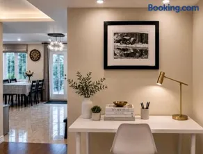 Bright Quiet 2BR 2BA Lower Level Suite Private Entrance Garden Free Parking - Image 4