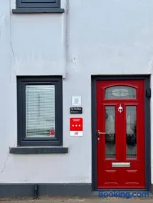 Charming 2 bedroom cottage in Brecon - families and pets welcome! - Image 2