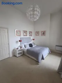 One Bedroom Luxury Regency Apartment - Image 2