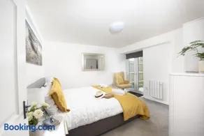 Sunset View - Sea View - Pet Friendly - Free WiFi - Free Parking - Image 3