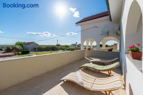 Ema's Olive Garden Apt 2 -private parking, 10 min drive from sandy beach - Image 1