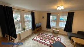 Peebles Cardona Cozy 2 x bedroom Apartment - Image 3
