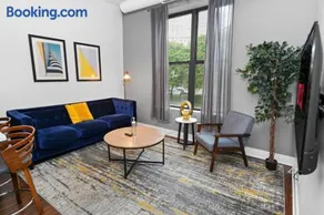 Cozy Chicago Smoke Ok 3BR Suite Near McCormick - Image 2