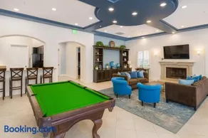 Chic Marina 1-Bedroom & 2-Bedroom - Pool - Hot Tub - Gym - Sauna - Image 3