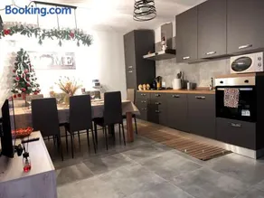 1375 Suites - Image 3