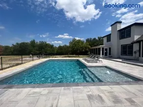 Luxury Ranch Retreat With Swimming Pool - Image 1