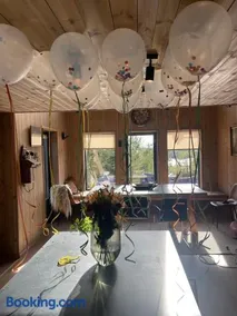 Moderne hytte ved sjøen med badstue - Image 4