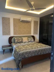 Luxury 1-Bed and 2-Bed Gulberg V - Image 4