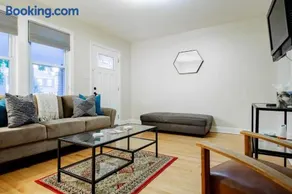 Pentagon City Homestay Parking available - Image 4