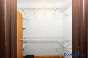 Entire Apartment with Complete Privacy Near O'hare - Image 5