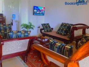 Luxury 2BR Apartments - Image 1