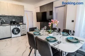 Sea View Luxury Apartments- Forest Retreat Luxury Suite - Image 3