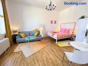 Beautiful & peaceful apartment with cute balcony - Image 3