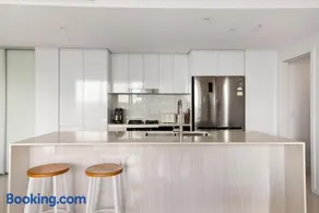 Coastal Oasis Lush Hideaway in Tweed Heads - Image 2