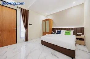 Urbanview Hotel Syariah Viero Condet - Image 1