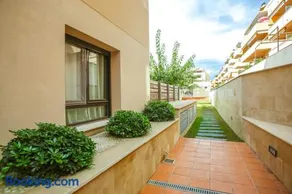 AL47 Spacious apartment near Fenals beach - Image 2