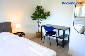 Robins - spacious for 5 - balcony - kitchen - WiFi - Image 2