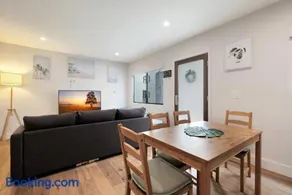 Feel At Home At A One Bedroom Apt 1 Block From The Beach - Image 2