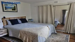 Beachside Bungalow - Image 5