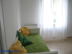 Apartment with private Garden - Image 3