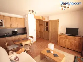Appartement 2 pièces neuf avec parking et accès piscine - Image 1