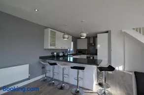 South Coast Haven Apartments - Image 5