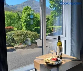 Apartment - Sleeps 3 - Westport Free Parking - Image 1