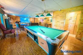 Karaoke Lodge in Madawaska, Big Group-Friendly - Image 1