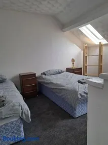 1 Bed Apart - Image 4