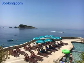 Axenia Hotel - Image 2