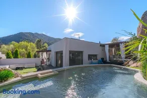 Villa de lujo con piscina, barbacoa, estufa, 3 habitaciones - Image 2