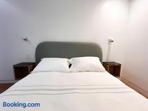 Cozy and Modern Stay in Brooklyn - C - Image 3