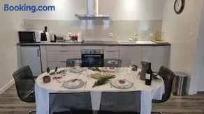 Réole Gîte familial au calme - parc, piscine & parking - Image 2
