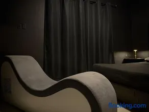 Black Suite - Image 4