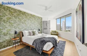 Luxury 3BR in Gold Coast with Ocean & City Views - Image 3