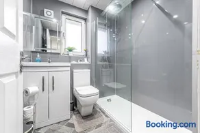 Prime Commuter Executive Apartment Dunfermline - Image 4