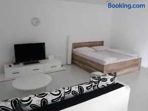 Beautiful city center Apartment with private parking - Image 2