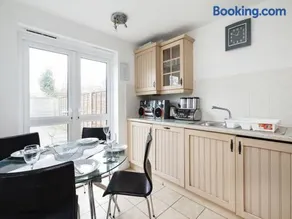 My-Places Abbotsfield Court Townhouse 4 - Image 2