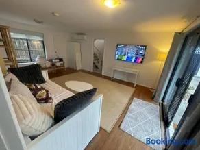 5 Bed Room Beachside Family Home - 50m to Beach - Image 3