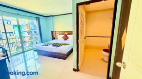 Hotel Hollywood Inn Love Patong - Image 2