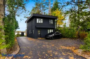 Luxury Lakefront with Sauna & EV - Image 2