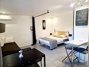 Séjour pro & Famille - Gîtes meublés Wood Sky - WIFI Parking privé Terrasses & Jardin - Image 2