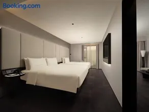 Atour hotel Chengdu MixC Shuangqiao Road Metro Station - Image 1