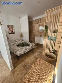 Studio neuf, jardin et jacuzzi privé,proche Spirou Monteux - Image 4