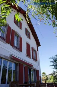 Appartement entier, 2 personnes, rez de chaussée, terrasse vue montagne, sur GR10 - Image 2