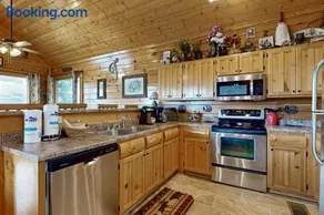 Amazing Mtn Views Cabin Sleeps 4 Hot Tub Deck - Image 4