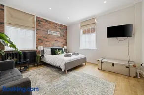 City Centre Entire Studio Apartment- Self check in - Image 3