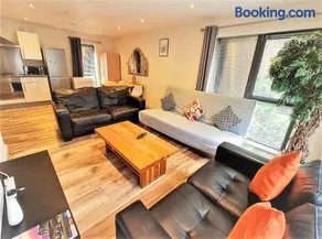 Two-bedroom ground-floor apartment Self check-in - Image 2